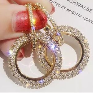 (NWT)🌸Round Rhinestone Earrings